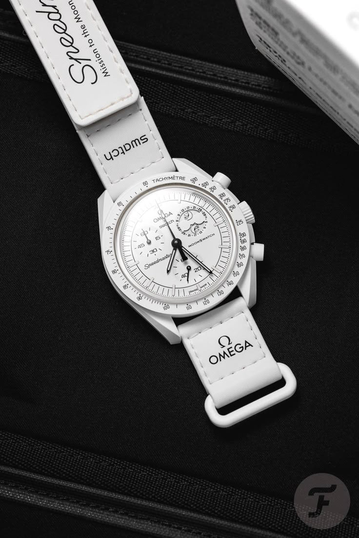 ساعة Omega x Swatch Moonswatch