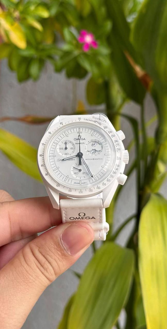 ساعة Omega x Swatch Moonswatch